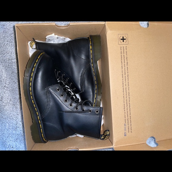 Dr. Martens Shoes - Doc Martens 1460